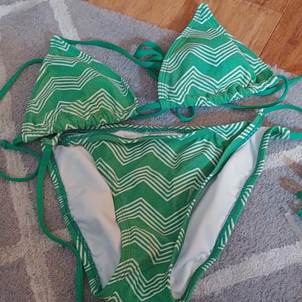 Mossimo green and white 👙